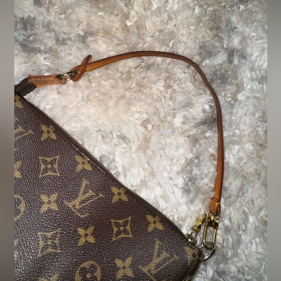 Louis Vuitton pochette bag ✨ - Picture 2 of 11